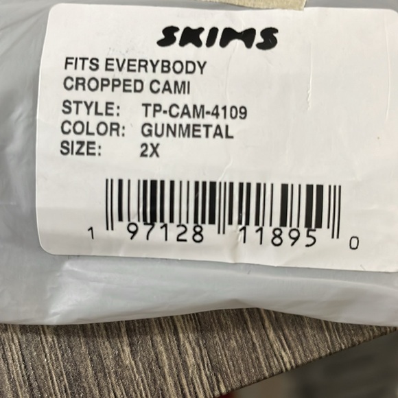 NWT Skims Fits Everyone Cropped Cami Onyx Size 2X - Picture 7 of 7